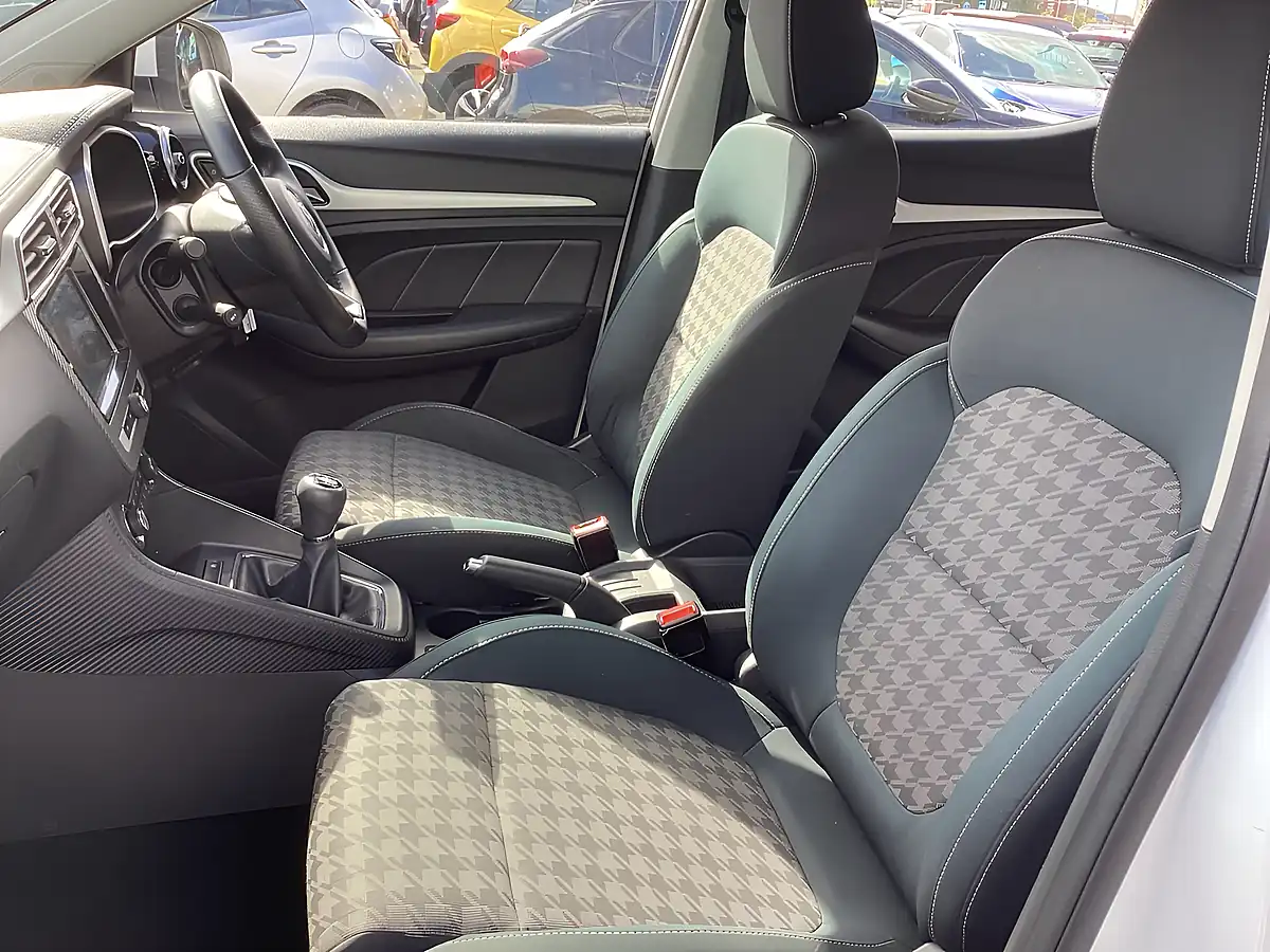 Used 2019 MG Zs Excite White - Interior and Exterior details 16