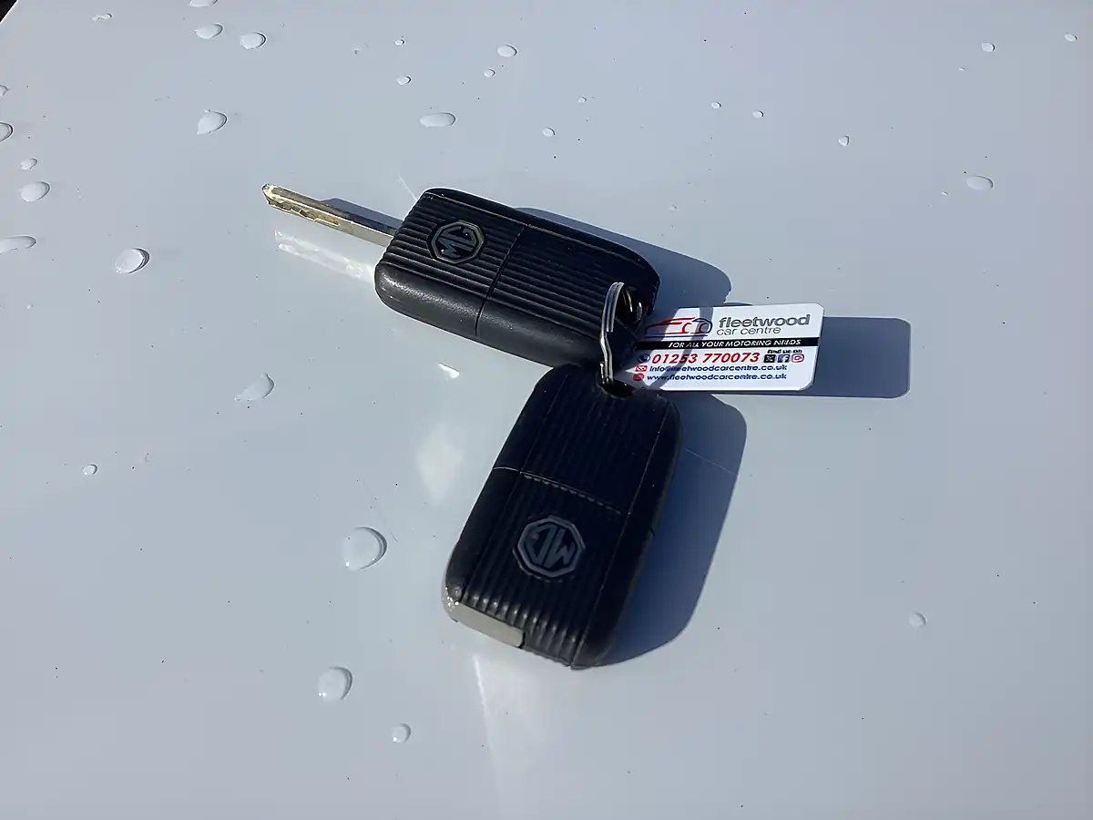 Used 2019 MG Zs Excite White - Interior and Exterior details 17
