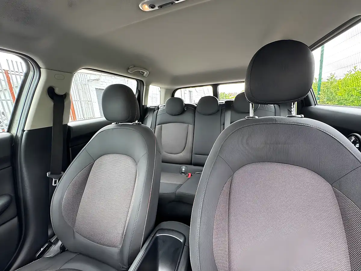 Used 2019 MINI Clubman Cooper Classic Emerald Grey - Interior and Exterior details 5