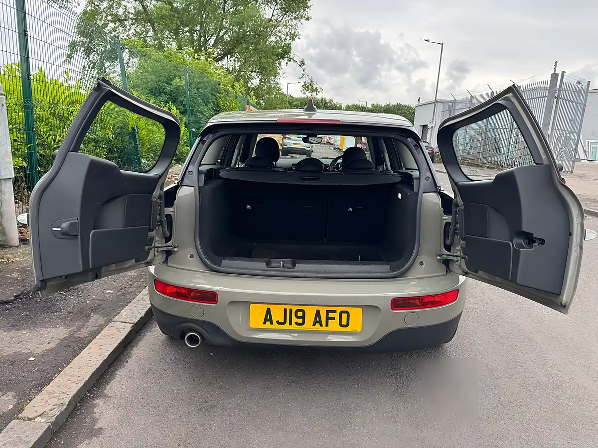 Used 2019 MINI Clubman Cooper Classic Emerald Grey - Interior and Exterior details 8