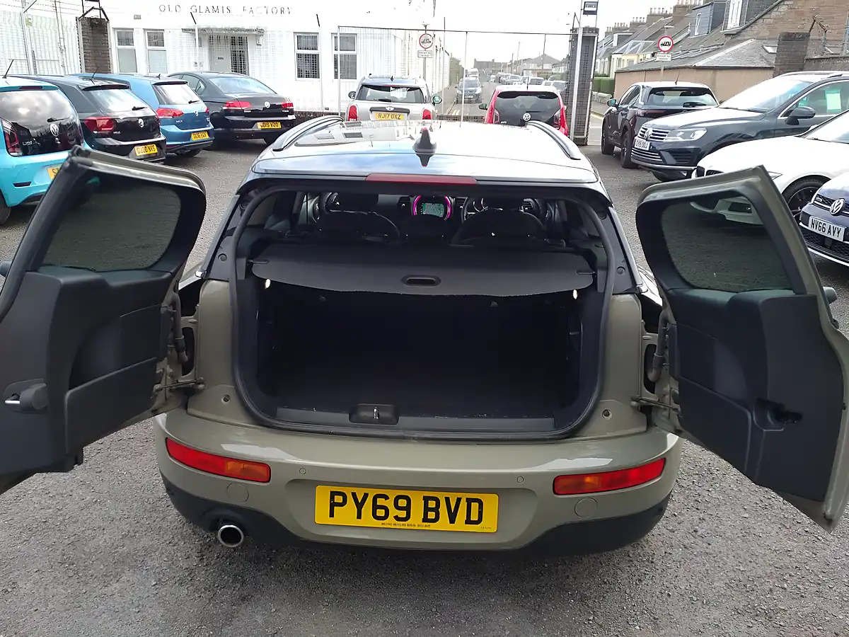 Used 2019 MINI Clubman Cooper Classic Emerald-Grey Metallic - Interior and Exterior details 17