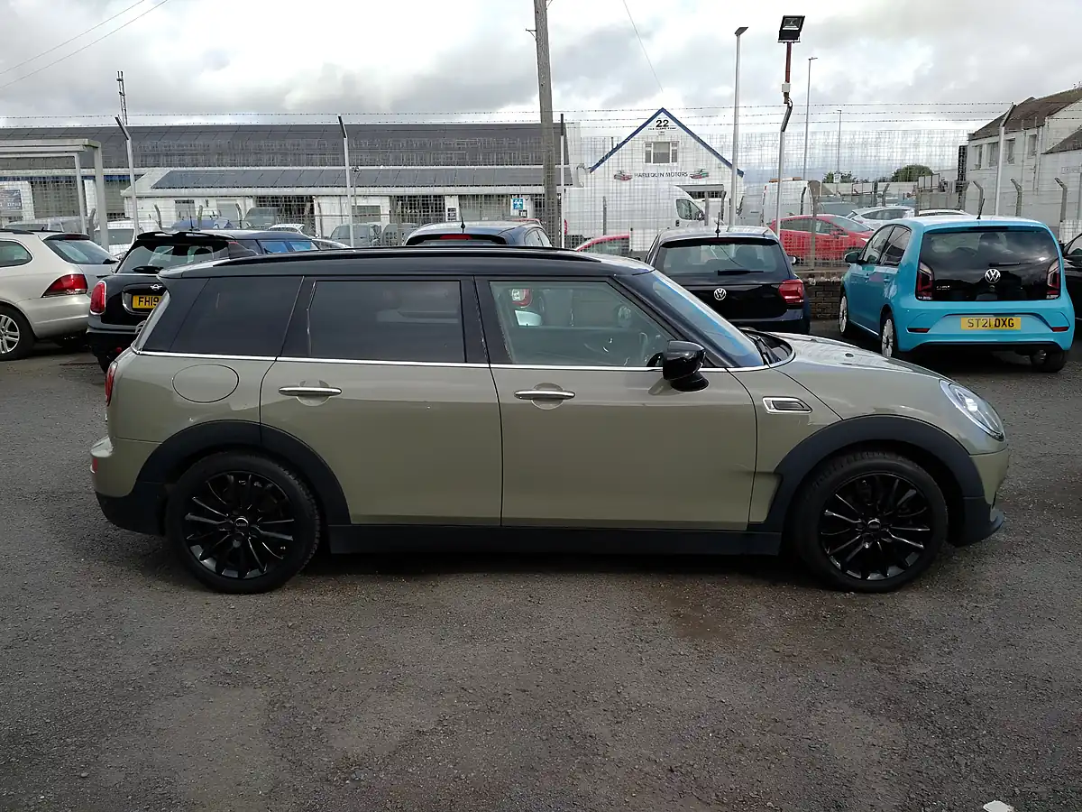Used 2019 MINI Clubman Cooper Classic Emerald-Grey Metallic - Interior and Exterior details 7
