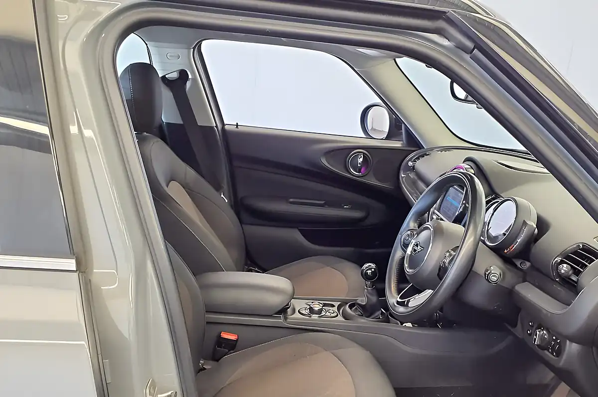 Used 2019 MINI Clubman Cooper Classic Grey - Interior and Exterior details 2