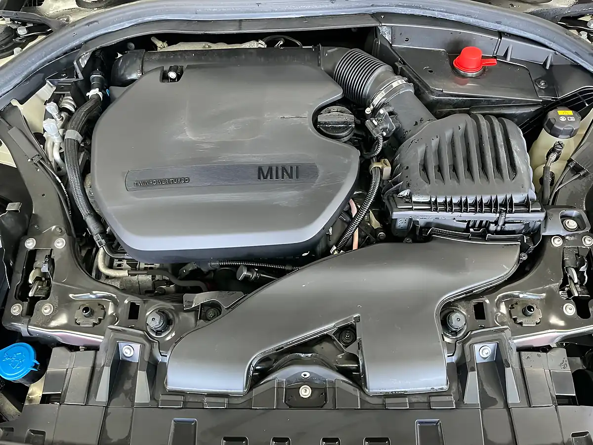 Used 2019 MINI Clubman Cooper Sport White - Interior and Exterior details 12