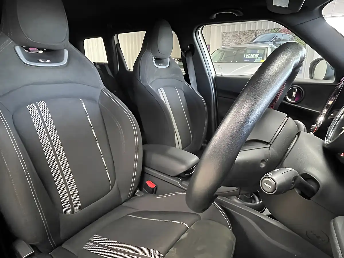Used 2019 MINI Clubman Cooper Sport White - Interior and Exterior details 14