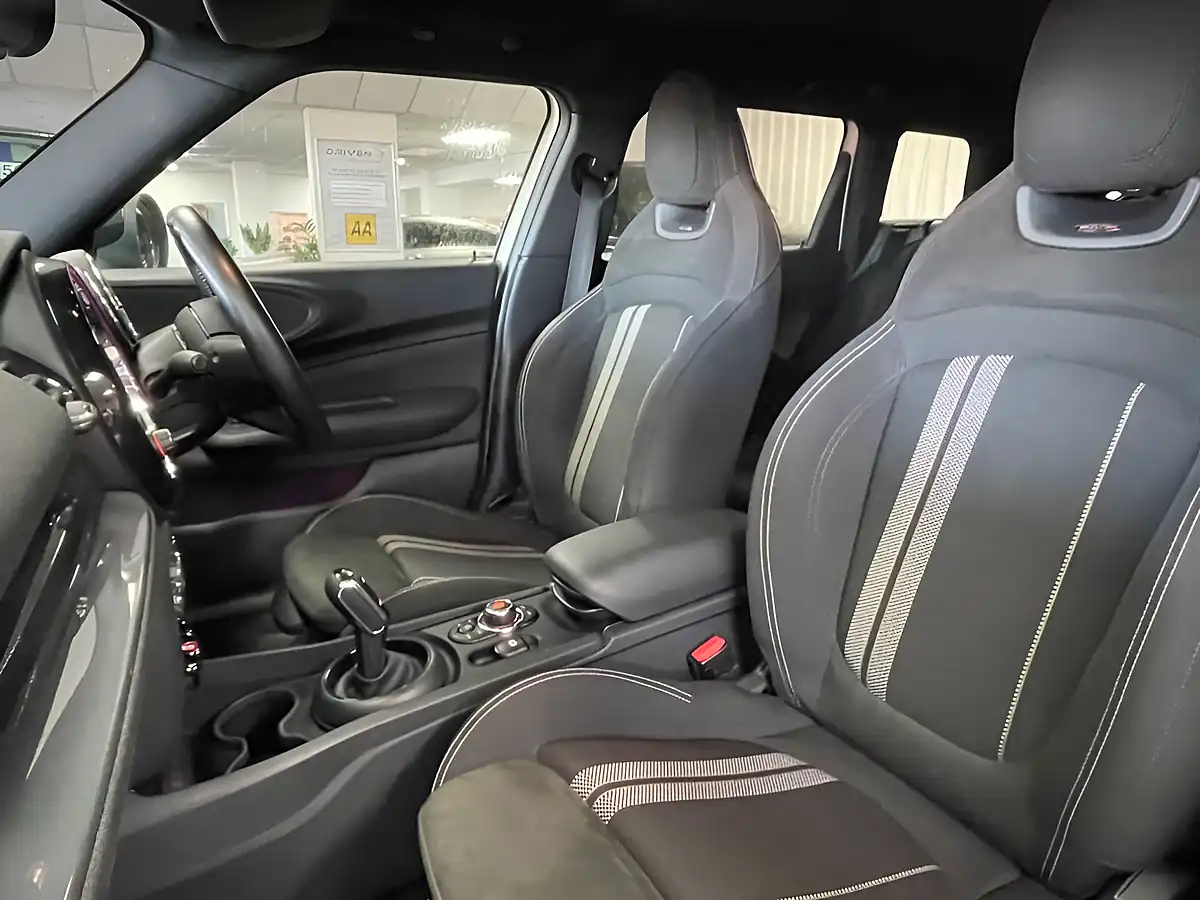 Used 2019 MINI Clubman Cooper Sport White - Interior and Exterior details 16