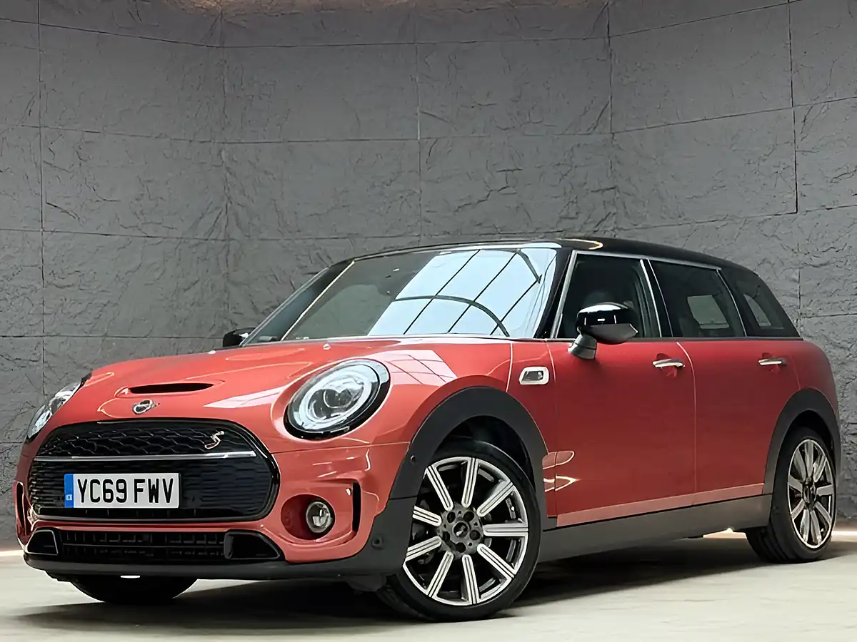 Used 2019 MINI Clubman Exclusive Indian Summer Red - Front View