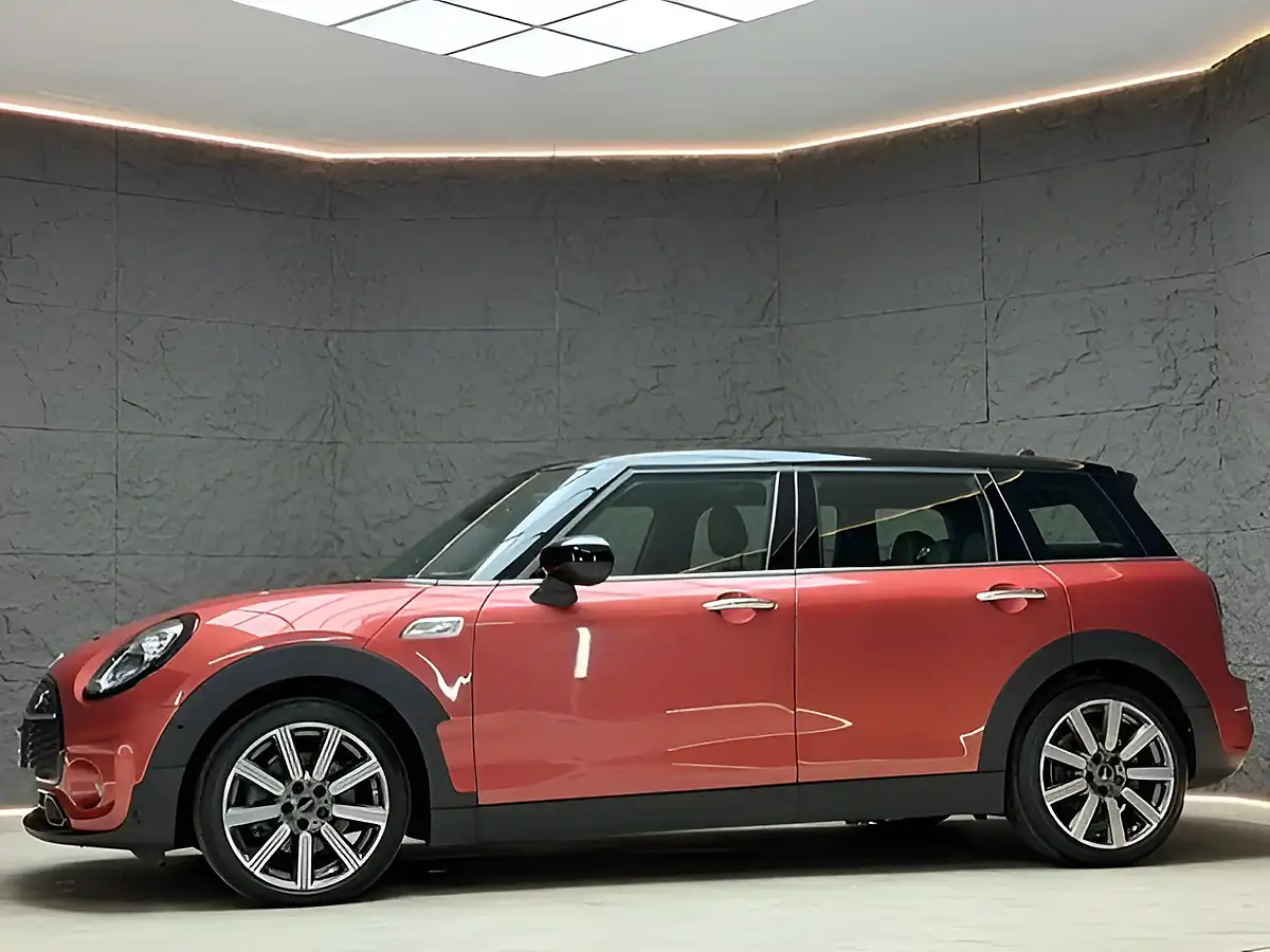 Used 2019 MINI Clubman Exclusive Indian Summer Red - Interior and Exterior details 8