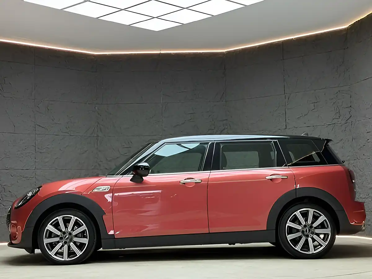 Used 2019 MINI Clubman Exclusive Indian Summer Red - Interior and Exterior details 9