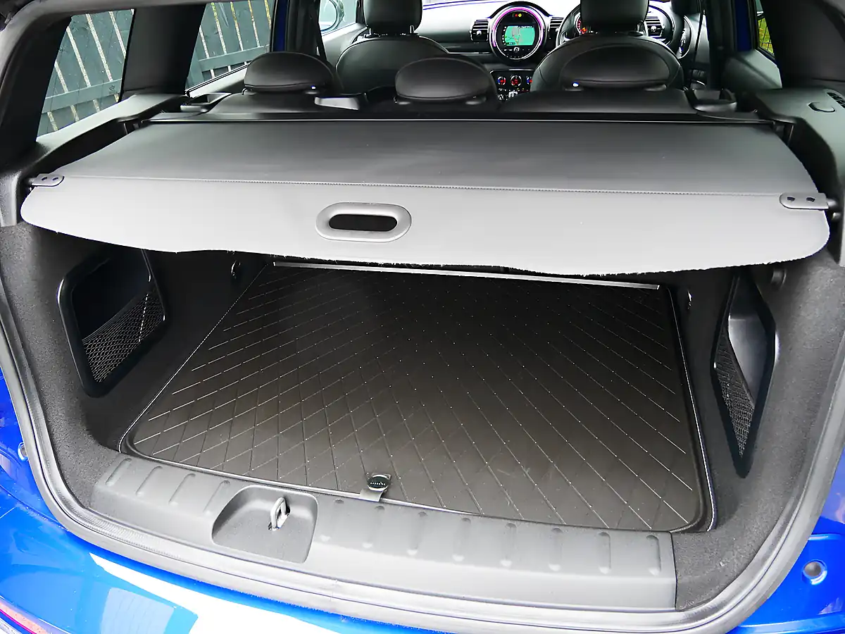 Used 2019 MINI Clubman Exclusive Starlight Blue - Interior and Exterior details 12