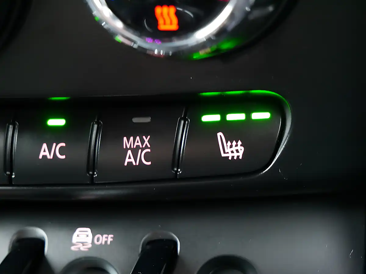 Used 2019 MINI Clubman Exclusive Starlight Blue - Interior and Exterior details 18