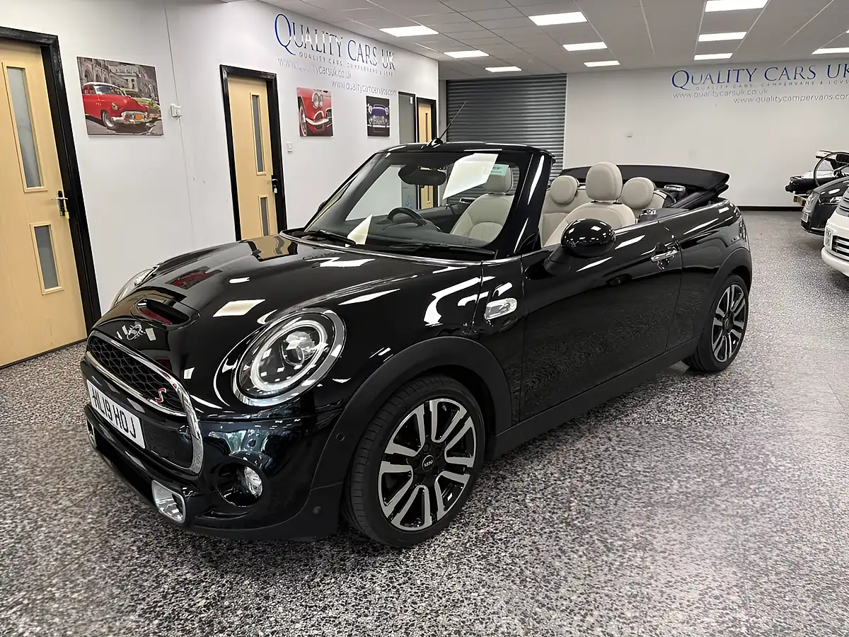 Used 2019 MINI Convertible Exclusive Black - Front View