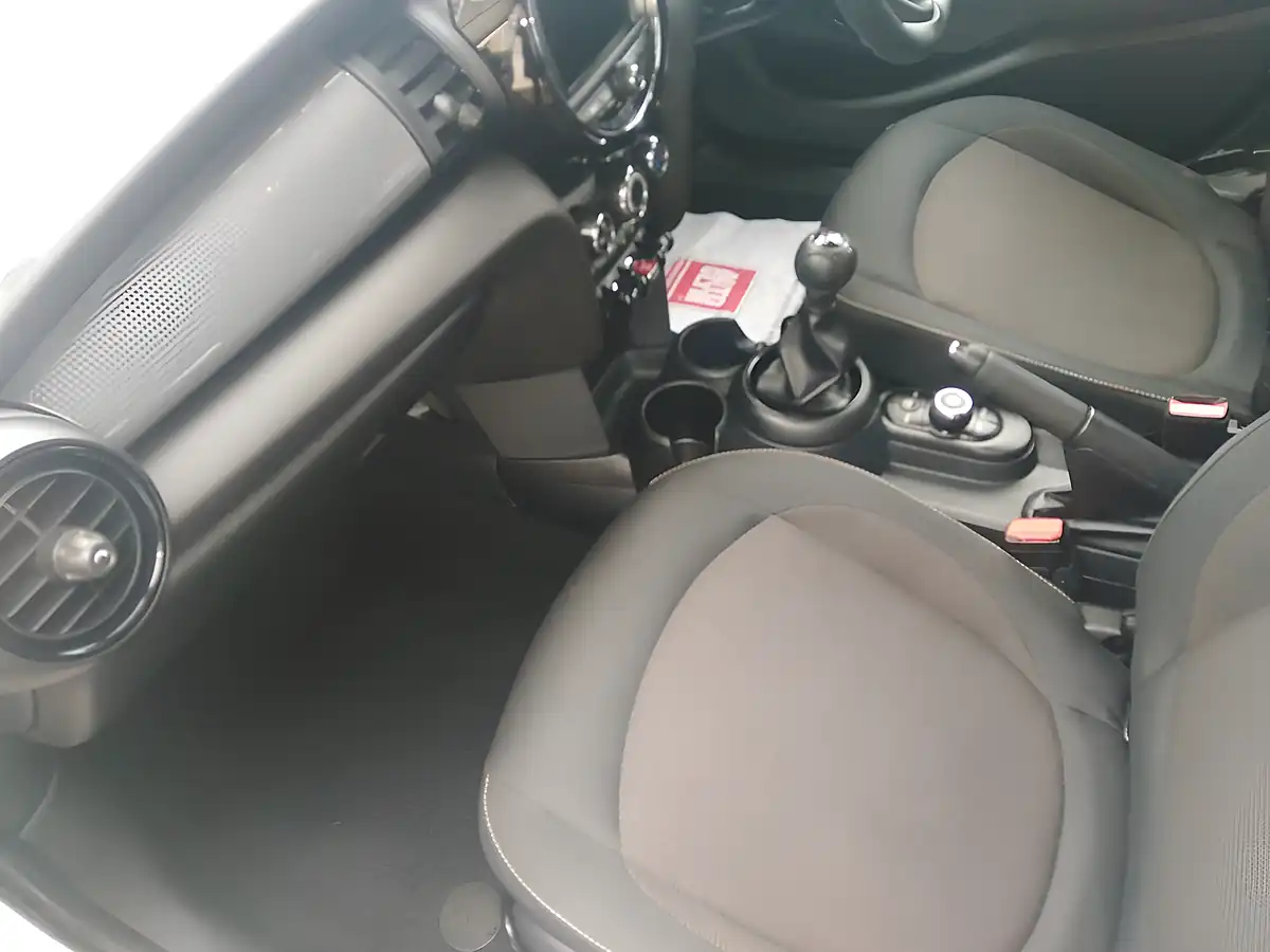 Used 2019 MINI Cooper Classic White - Interior and Exterior details 16