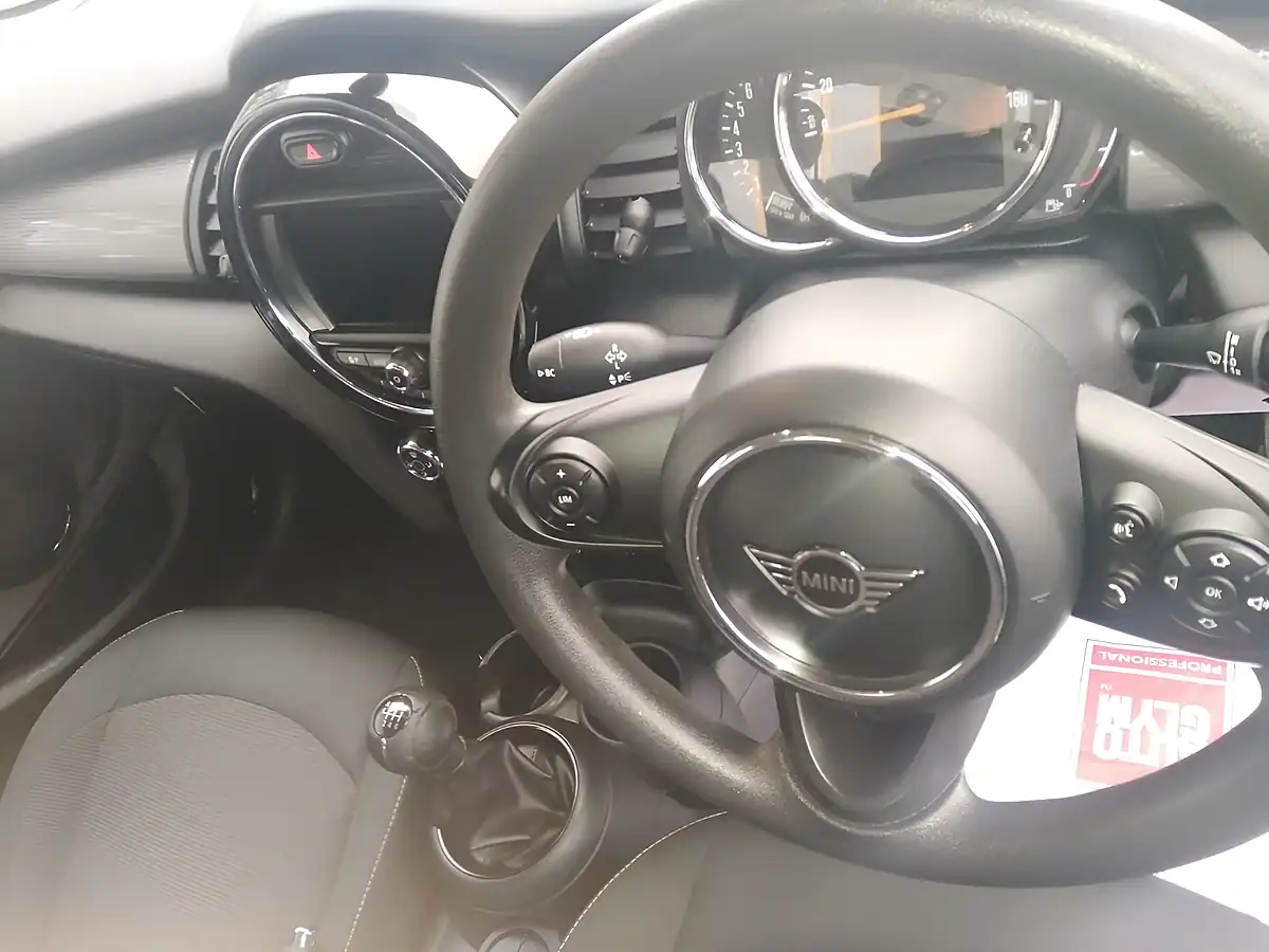 Used 2019 MINI Cooper Classic White - Interior and Exterior details 8