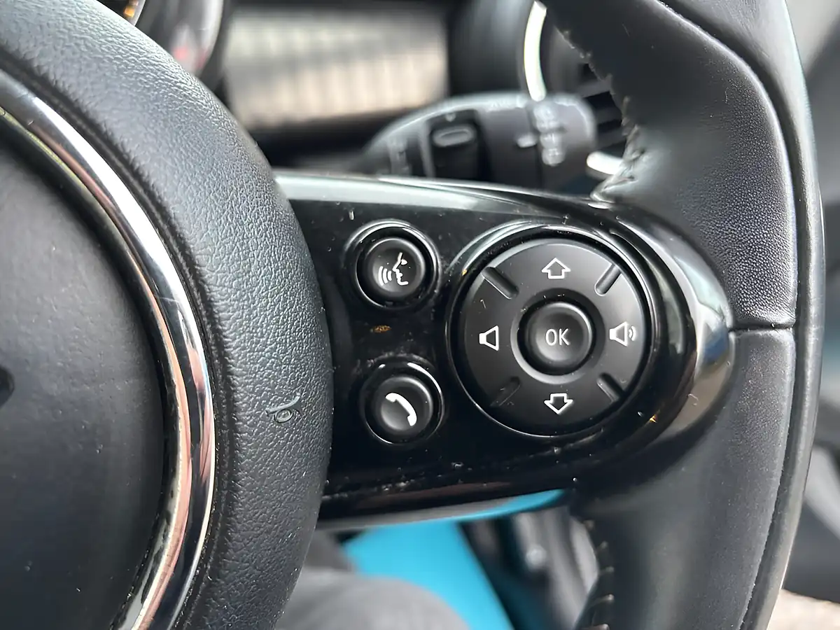 Used 2019 MINI Cooper Exclusive Silver - Interior and Exterior details 13