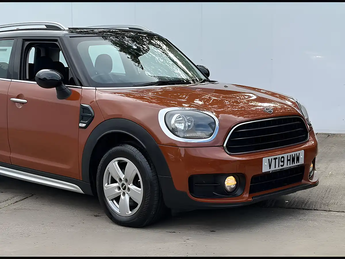 Used 2019 MINI Countryman Classic Chestnut - Interior and Exterior details 5