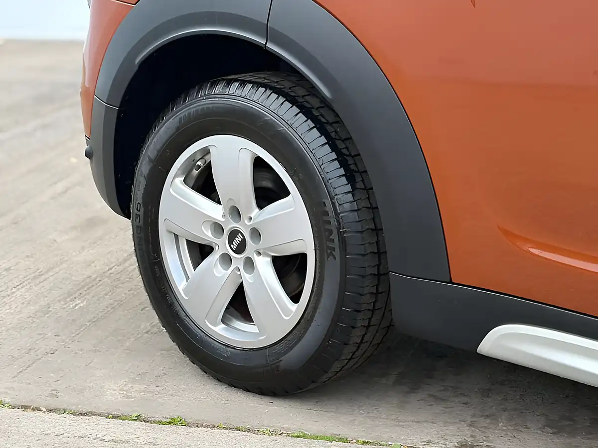 Used 2019 MINI Countryman Classic Chestnut - Interior and Exterior details 9