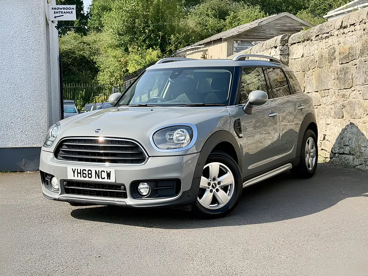 Used 2019 MINI Countryman Classic Grey - Interior and Exterior details 4