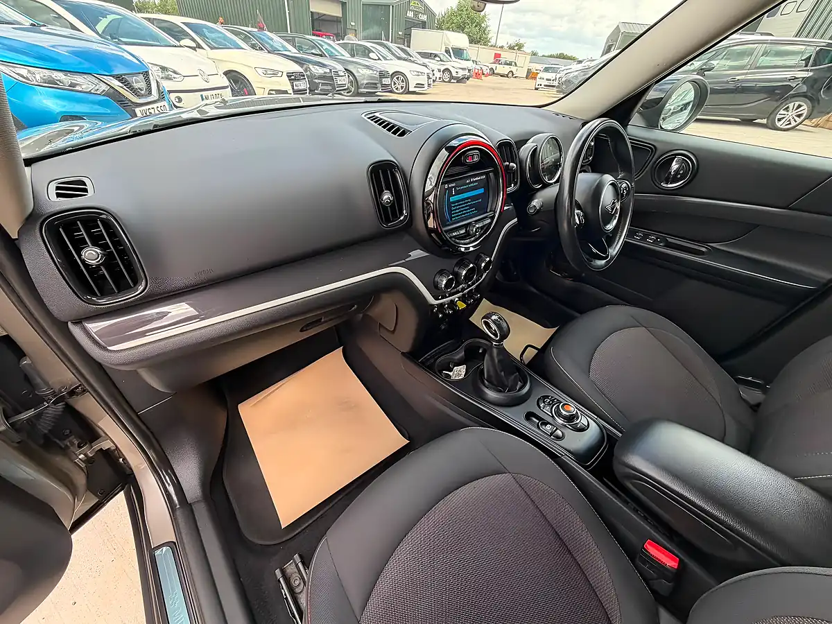 Used 2019 MINI Countryman Classic Silver - Interior and Exterior details 13