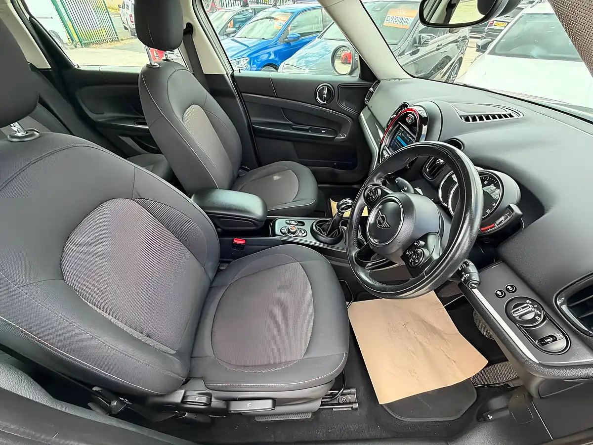 Used 2019 MINI Countryman Classic Silver - Interior and Exterior details 14