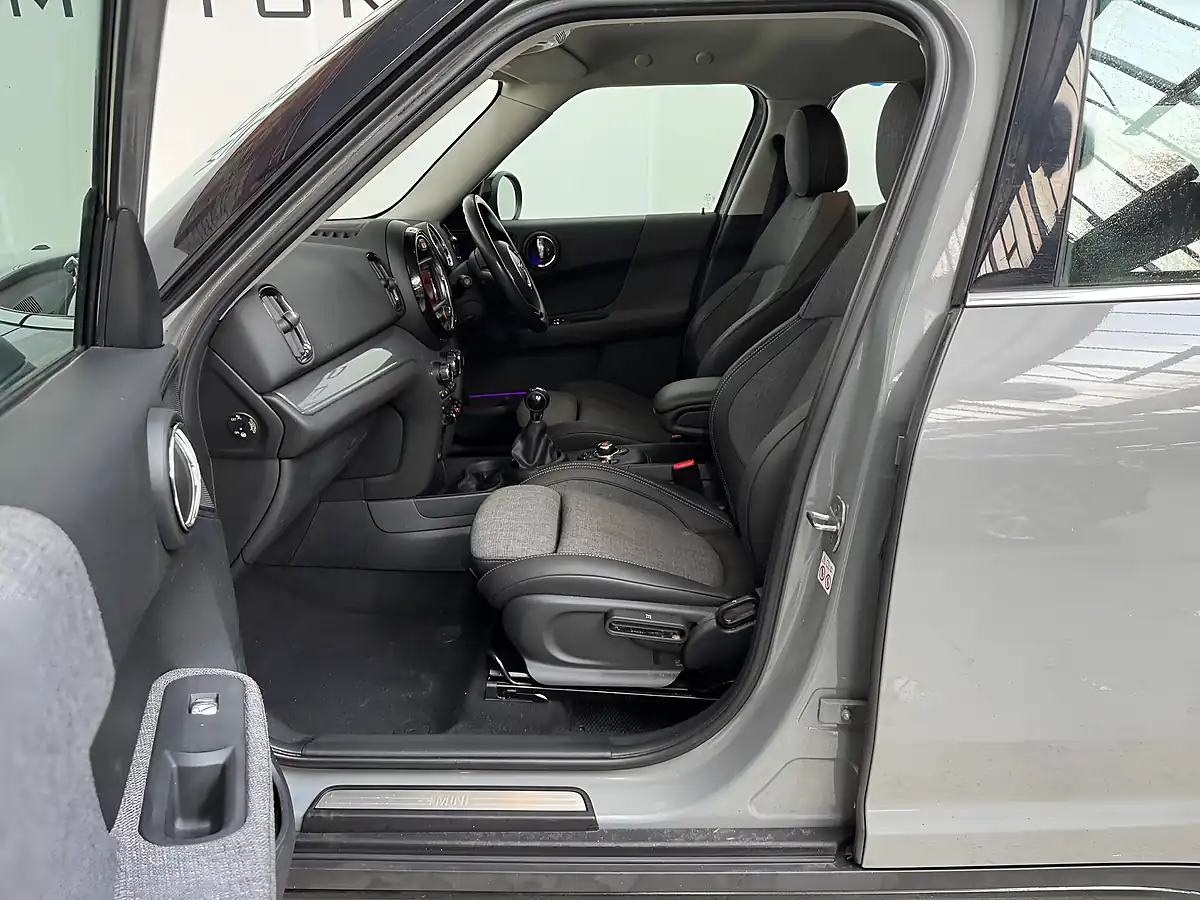 Used 2019 MINI Countryman Cooper ALL4 Grey - Interior and Exterior details 9