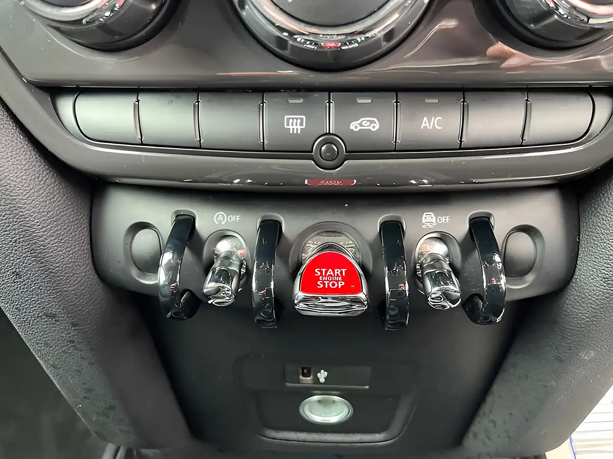 Used 2019 MINI Countryman Cooper Classic Blue - Interior and Exterior details 15