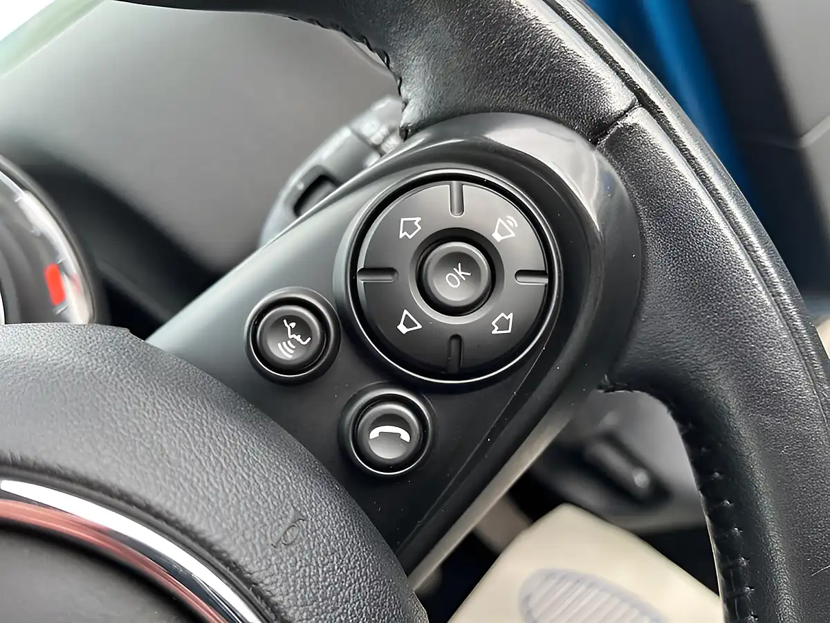 Used 2019 MINI Countryman Cooper Classic Blue - Interior and Exterior details 18