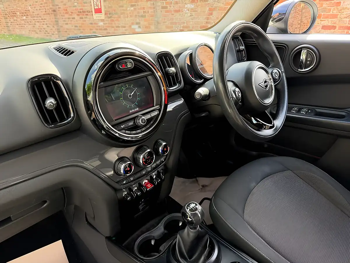 Used 2019 MINI Countryman Cooper Classic White - Interior and Exterior details 10