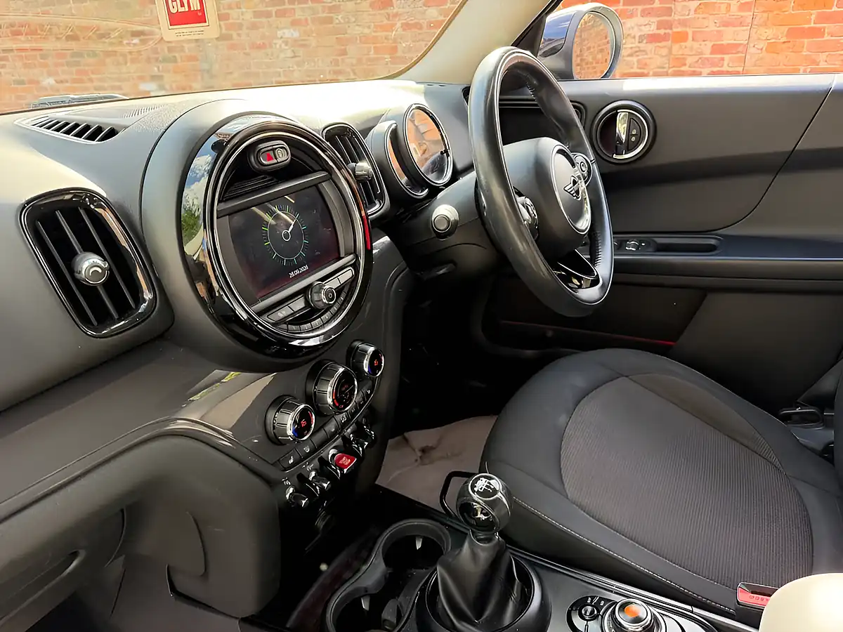 Used 2019 MINI Countryman Cooper Classic White - Interior and Exterior details 15