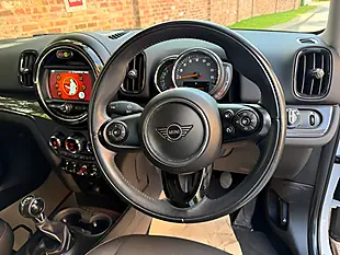 Used 2019 MINI Countryman Cooper Classic White - Interior and Exterior details 4