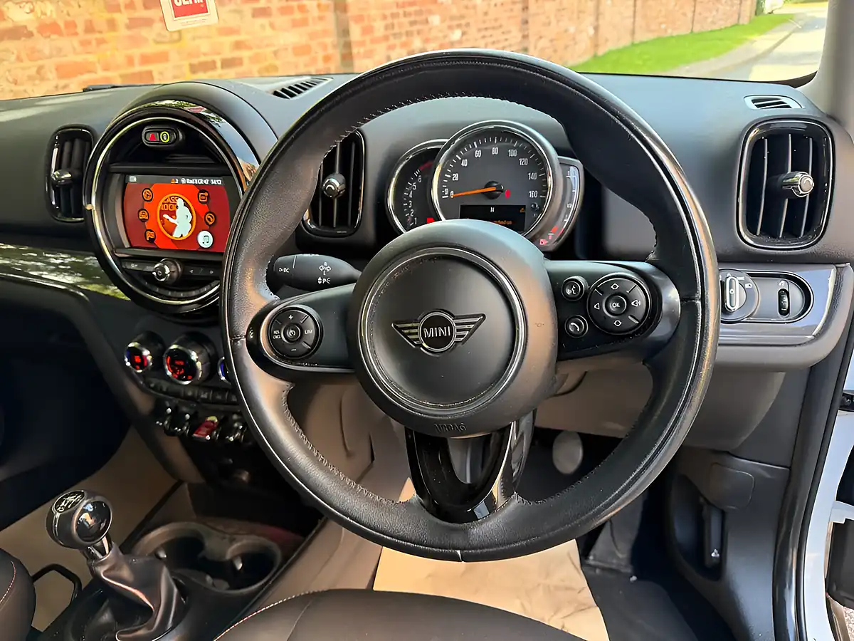 Used 2019 MINI Countryman Cooper Classic White - Interior and Exterior details 4