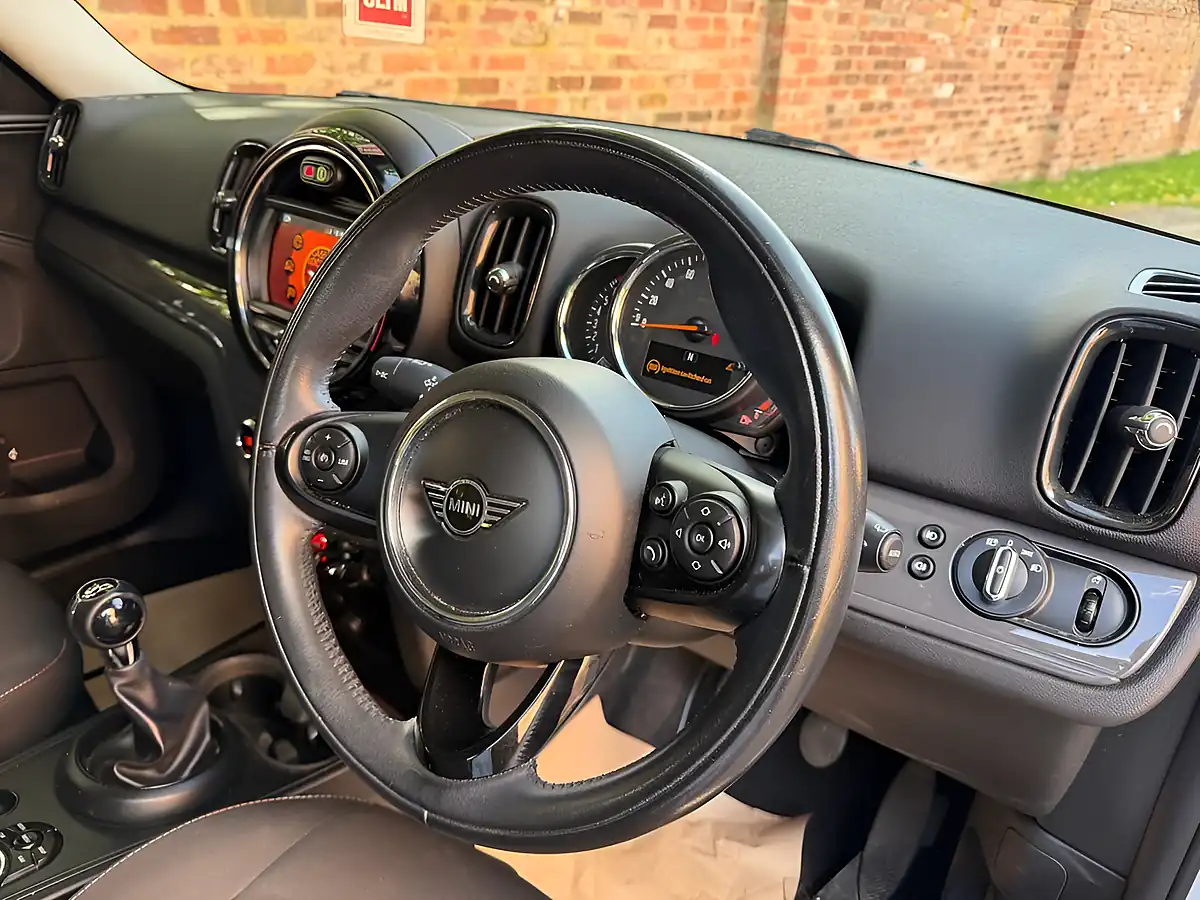 Used 2019 MINI Countryman Cooper Classic White - Interior and Exterior details 7