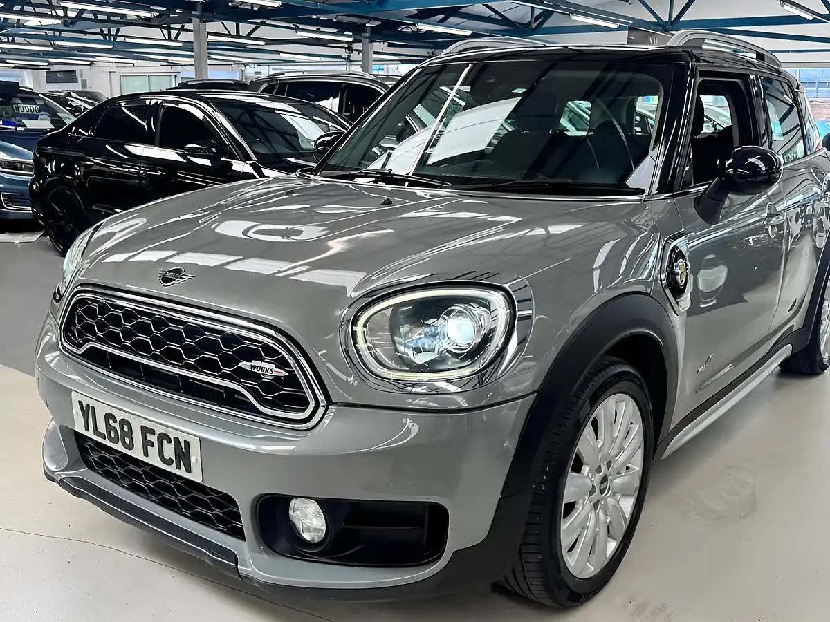 Used 2019 MINI Countryman Cooper Moonwalk Grey - Front View