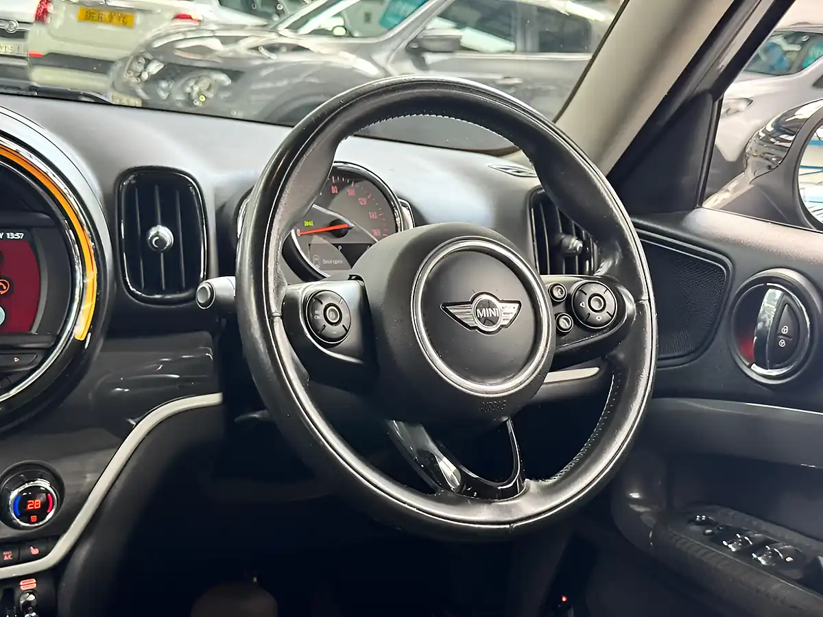 Used 2019 MINI Countryman Cooper Moonwalk Grey - Interior and Exterior details 17