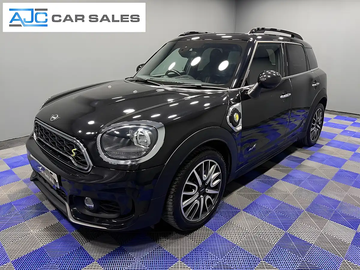 Used 2019 MINI Countryman Cooper Se Sport Midnight Black - Front View