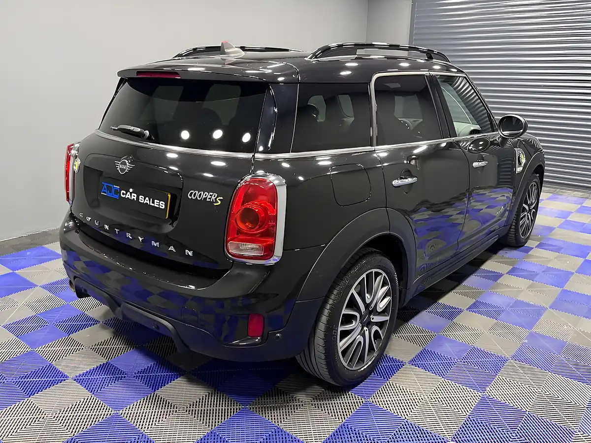 Used 2019 MINI Countryman Cooper Se Sport Midnight Black - Interior and Exterior details 11