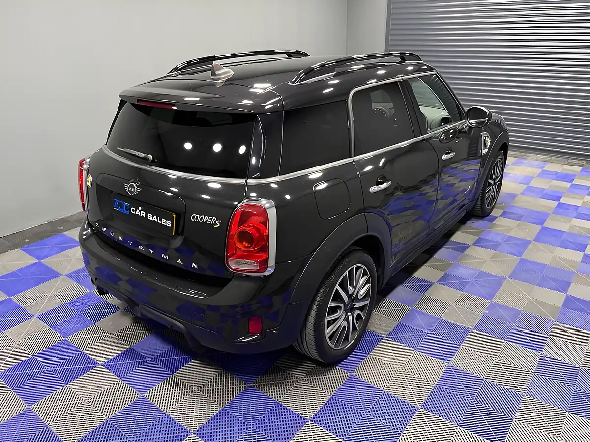 Used 2019 MINI Countryman Cooper Se Sport Midnight Black - Interior and Exterior details 13