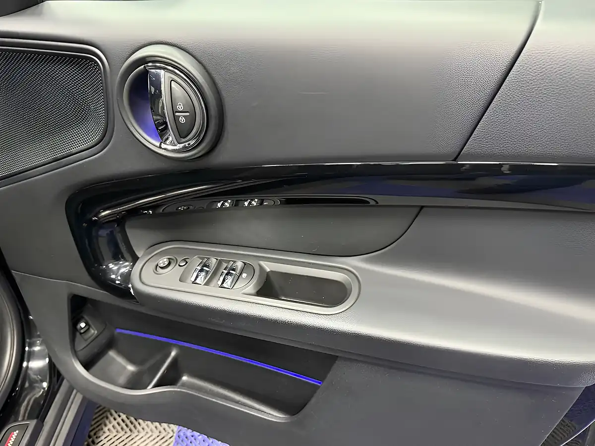 Used 2019 MINI Countryman Cooper Se Sport Midnight Black - Interior and Exterior details 19