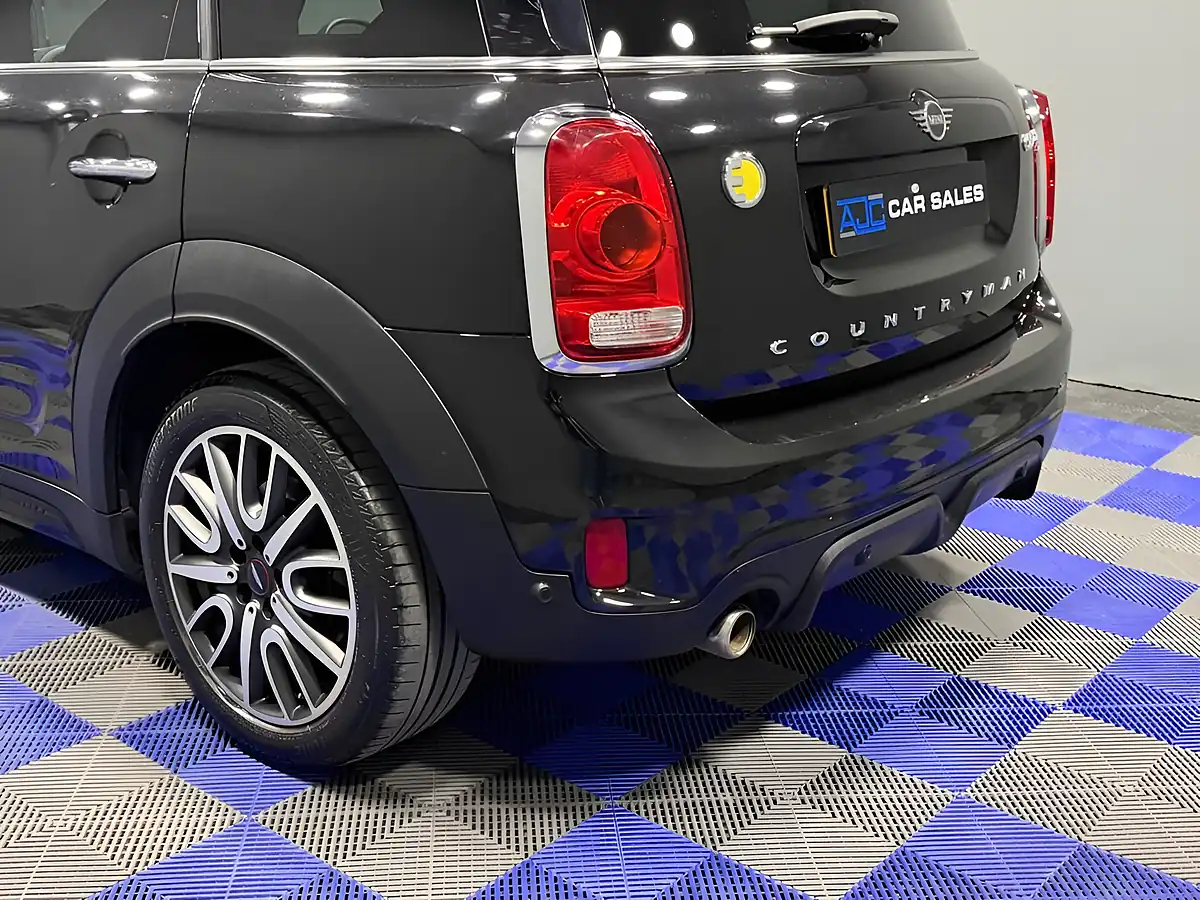 Used 2019 MINI Countryman Cooper Se Sport Midnight Black - Interior and Exterior details 7
