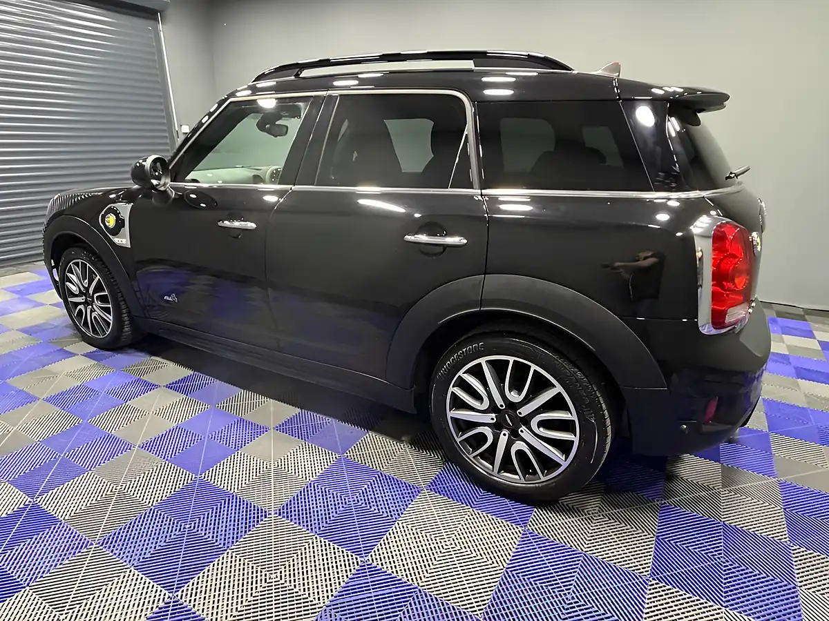Used 2019 MINI Countryman Cooper Se Sport Midnight Black - Interior and Exterior details 8