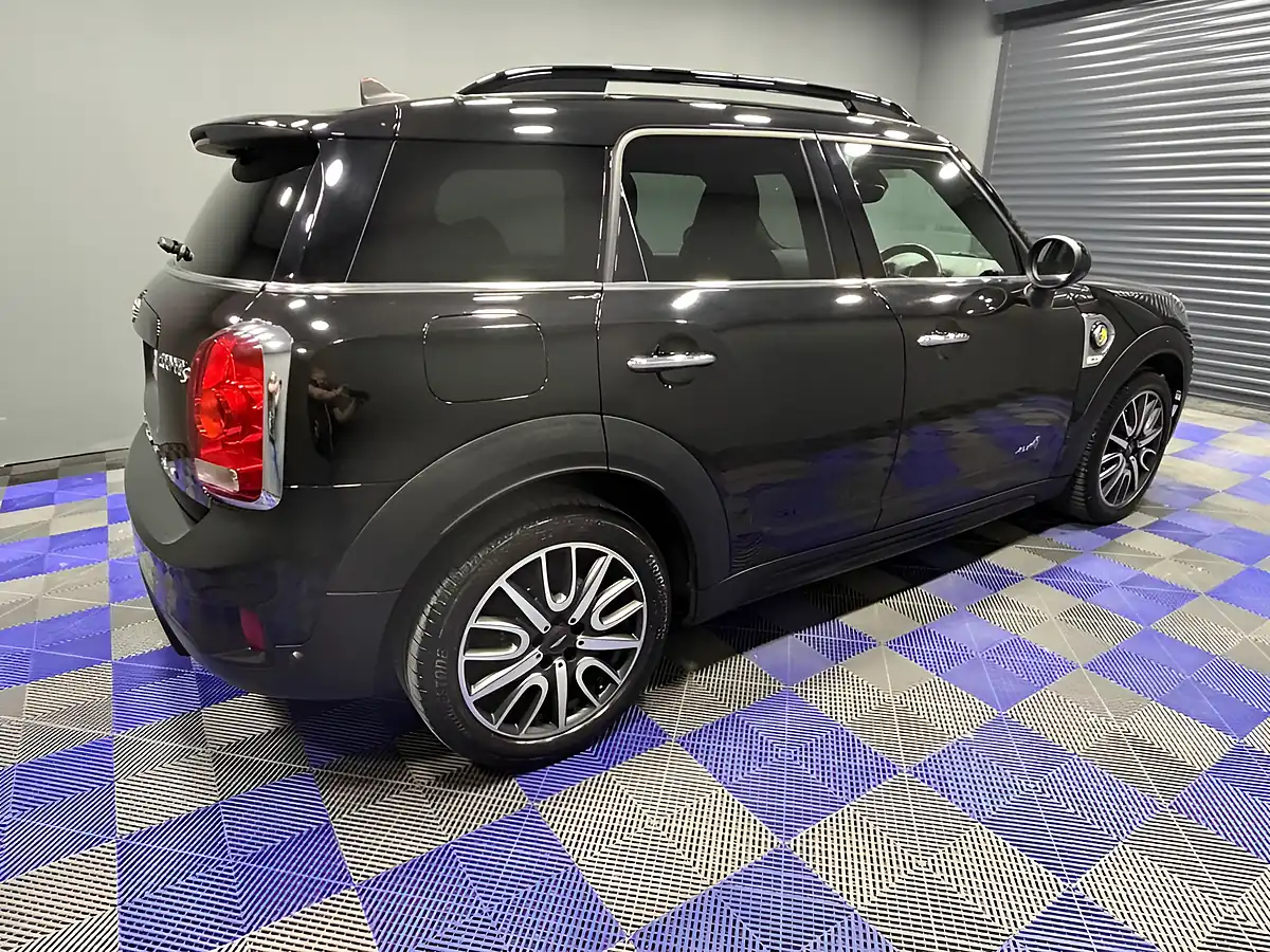 Used 2019 MINI Countryman Cooper Se Sport Midnight Black - Interior and Exterior details 9