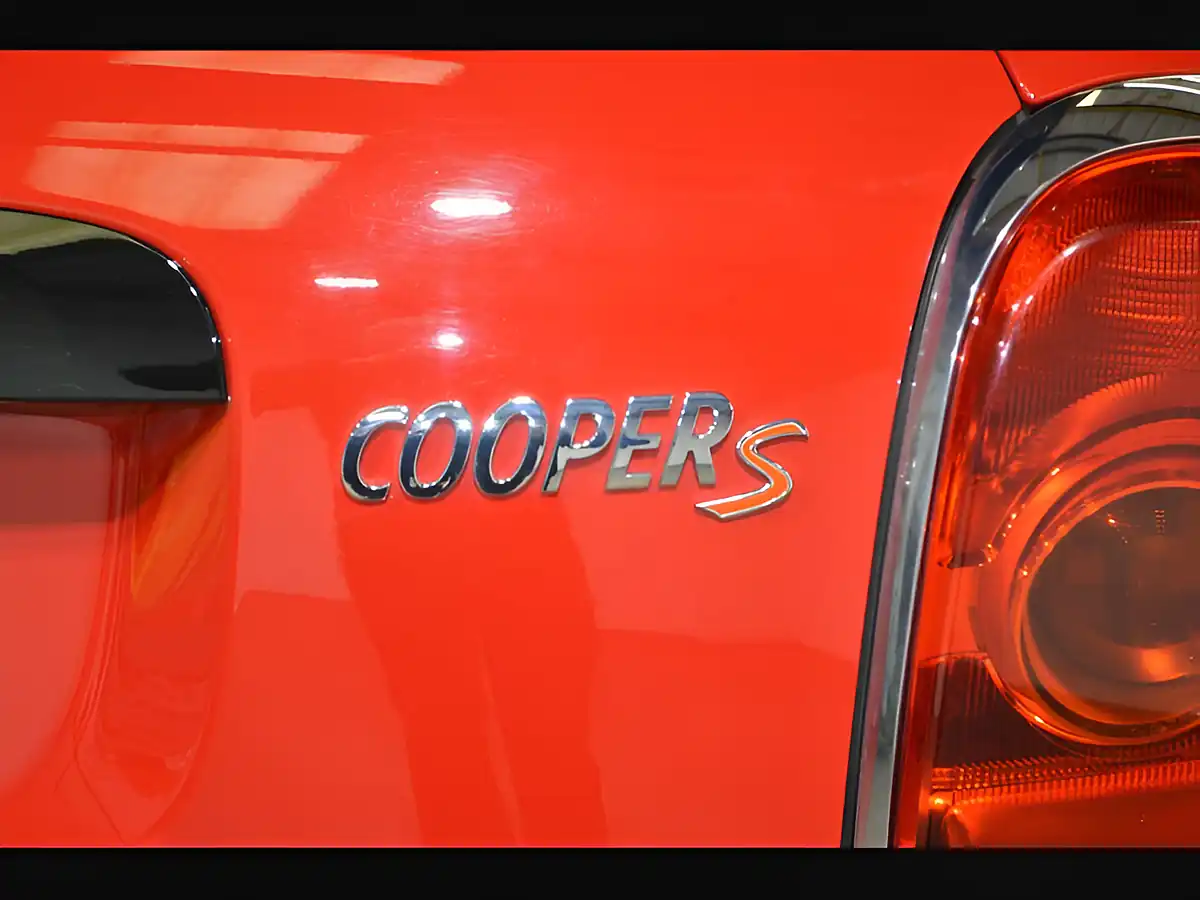 Used 2019 MINI Countryman Sport Chili Red - Interior and Exterior details 15