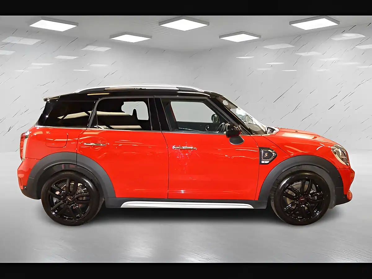 Used 2019 MINI Countryman Sport Chili Red - Interior and Exterior details 9