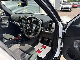 Used 2019 MINI Countryman Sport White - Interior and Exterior details 10