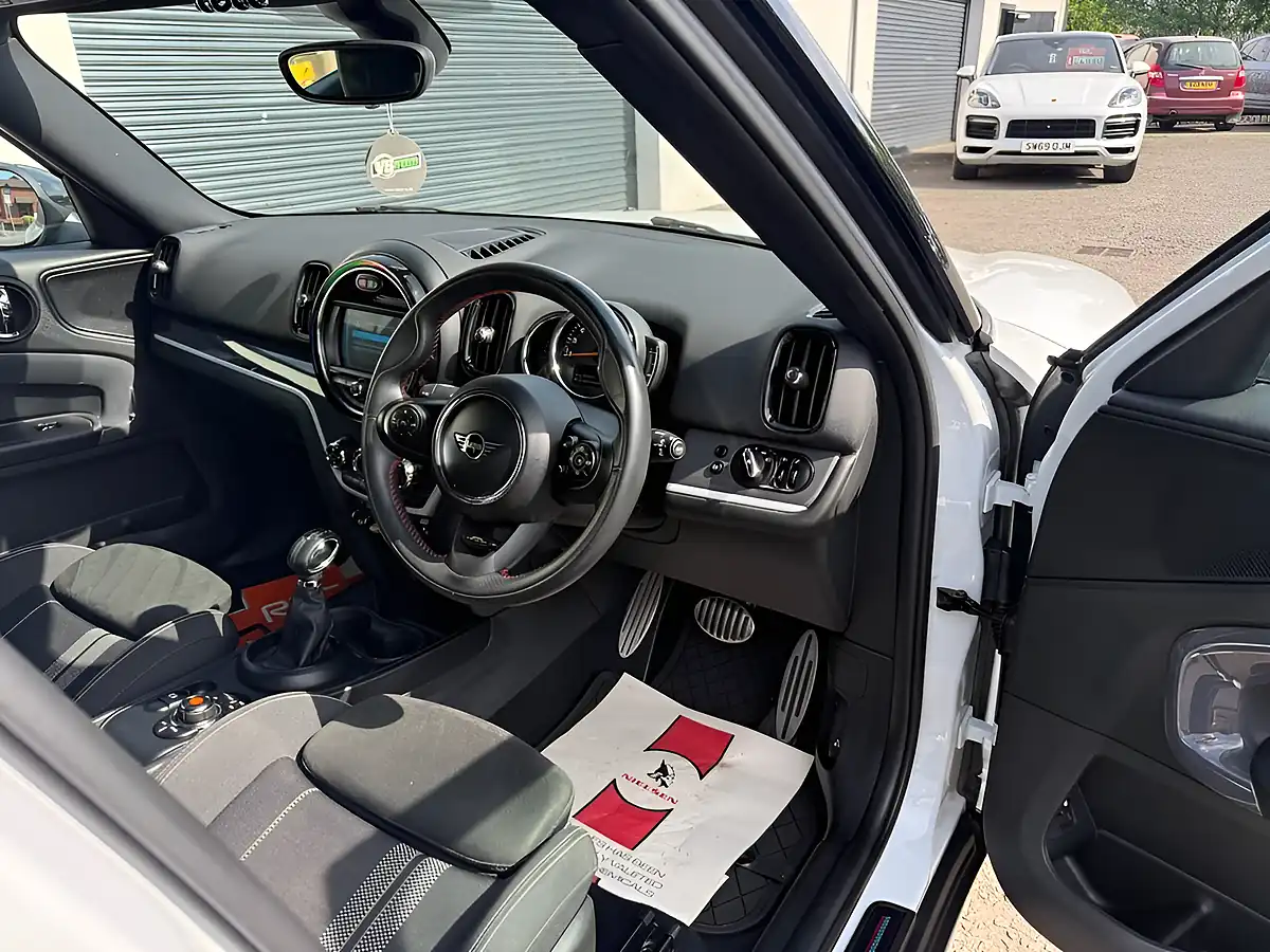 Used 2019 MINI Countryman Sport White - Interior and Exterior details 10