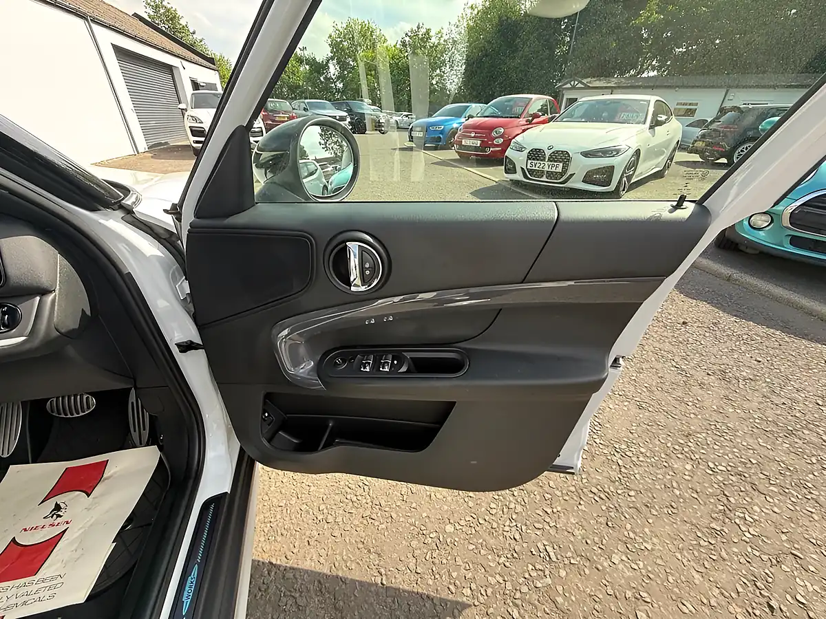 Used 2019 MINI Countryman Sport White - Interior and Exterior details 12