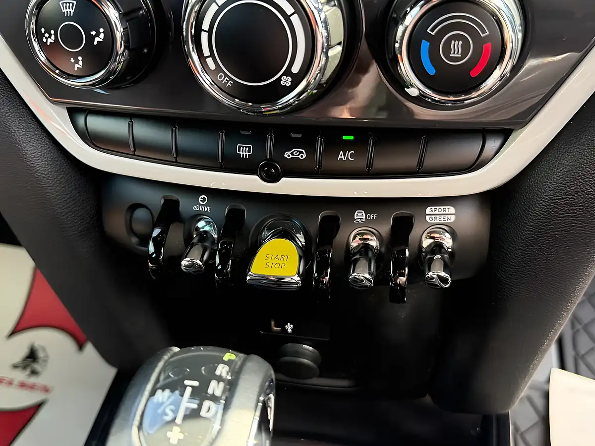 Used 2019 MINI Countryman Sport White - Interior and Exterior details 16
