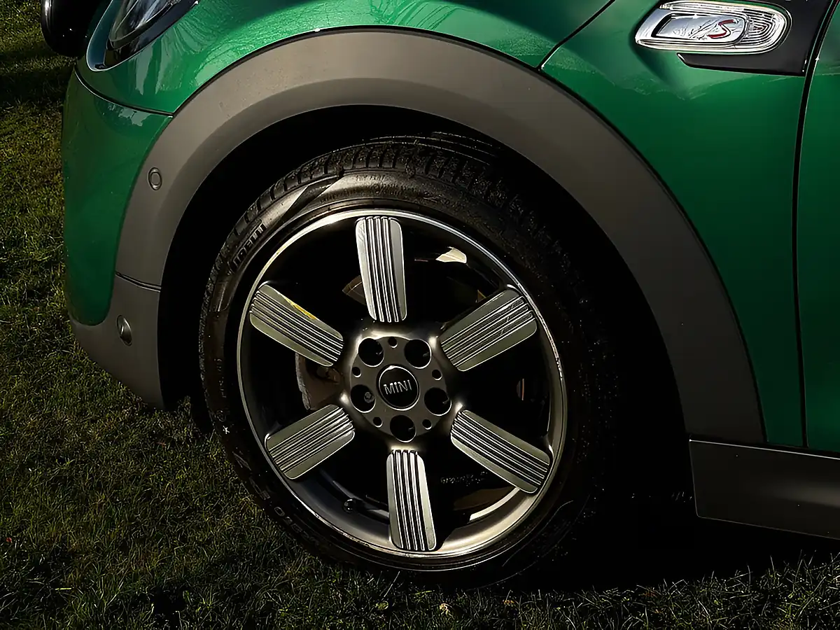 Used 2019 MINI Hatch 60 Years Edition Green - Interior and Exterior details 10