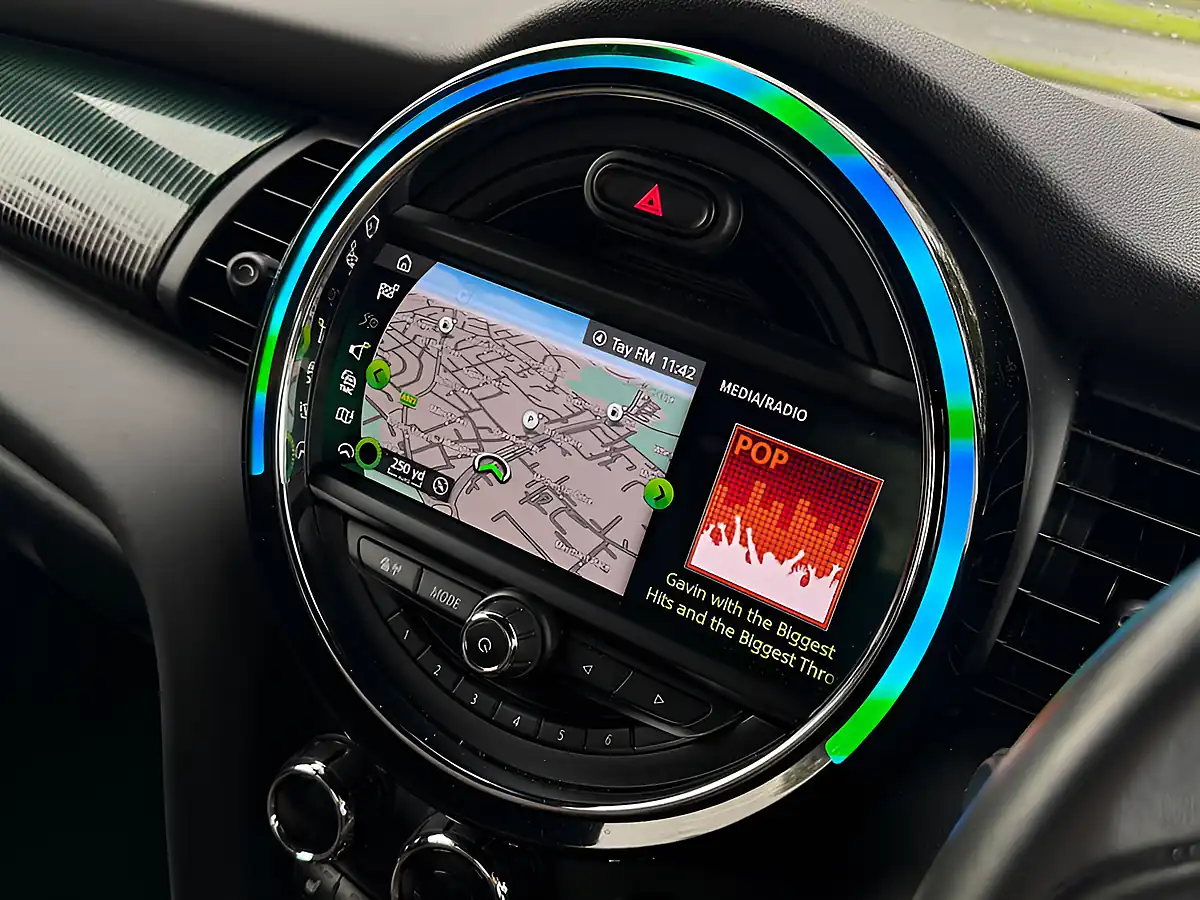 Used 2019 MINI Hatch 60 Years Edition Green - Interior and Exterior details 17
