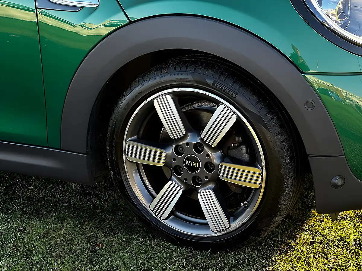 Used 2019 MINI Hatch 60 Years Edition Green - Interior and Exterior details 8
